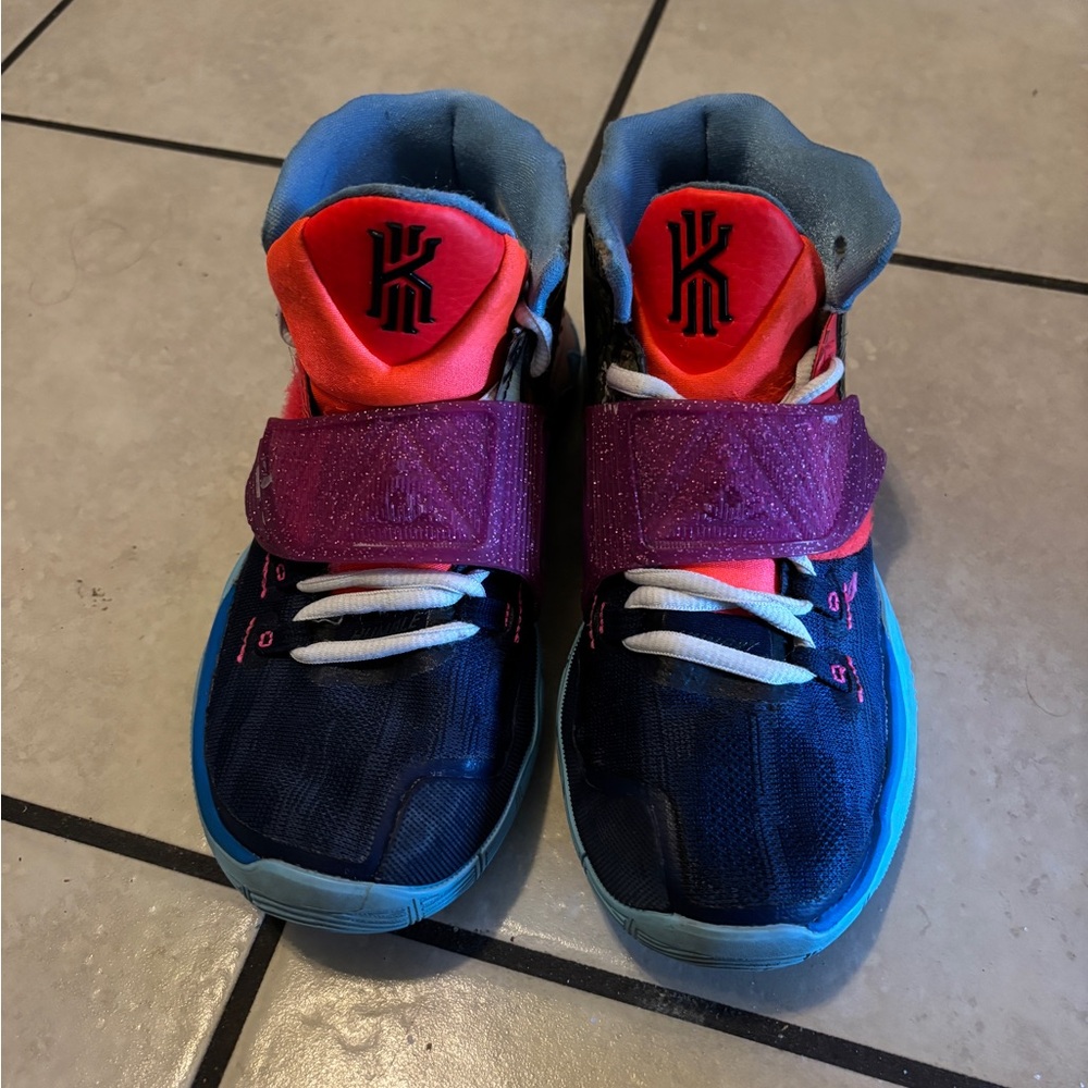 Nike Blue and Pink Sneakers Modern Athletic Design